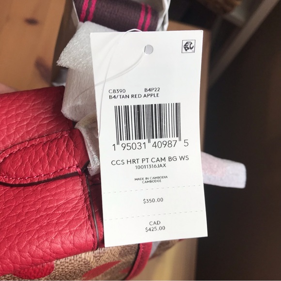 ❤️Coach Camera Bag In Signature Canvas With Heart Print - Picture 12 of 16